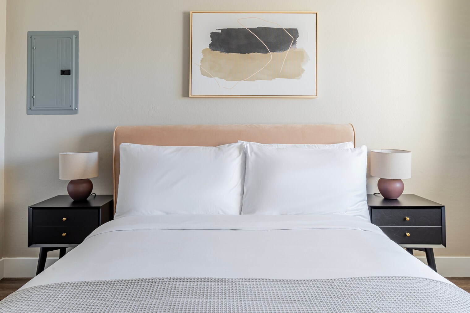 Building Photo - 644 Edgewater Blvd