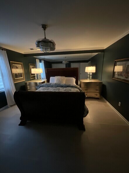 Owner’s bedroom - 105 Ellington Pl