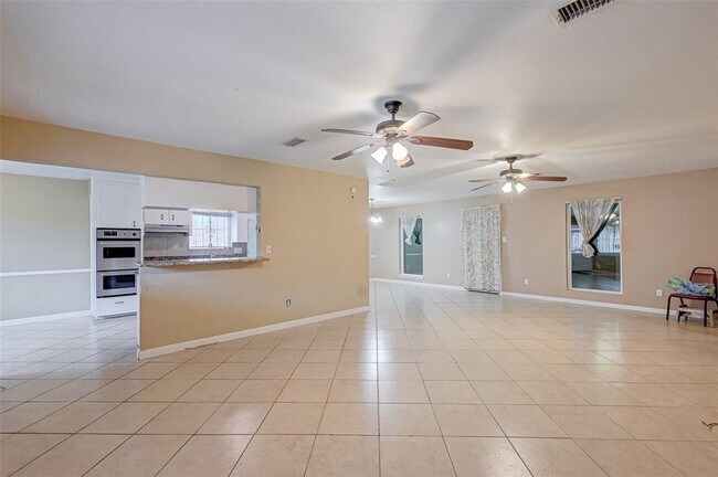 Building Photo - 5107 Trail Lake Dr