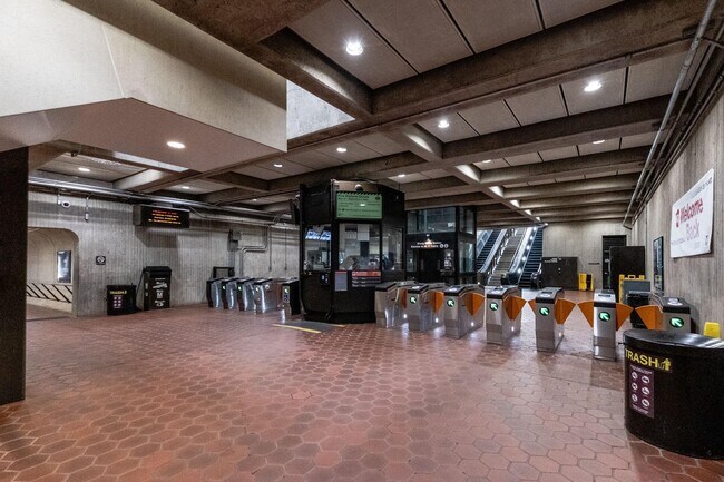 Building Photo - 16560 Crabbs Branch Way