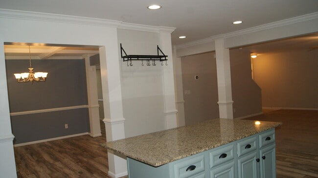 Building Photo - 375 Niblick Dr