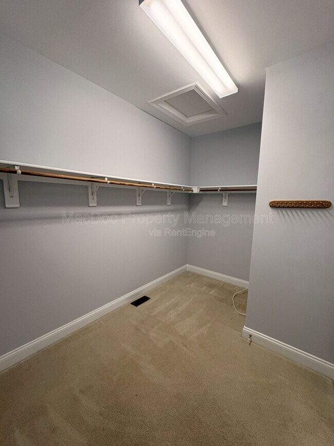 Building Photo - 10802 Cedar Creek Dr