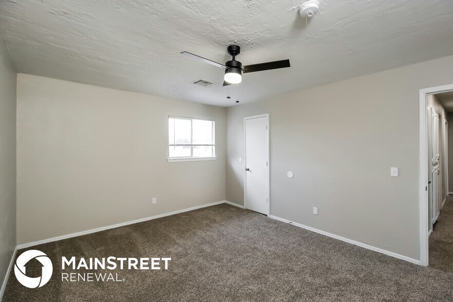 Building Photo - 1921 N Ann Arbor Ave