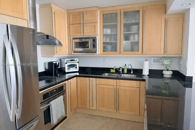 Building Photo - 2301 Collins Ave