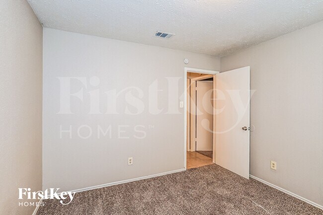 Building Photo - 2606 Olster Dr