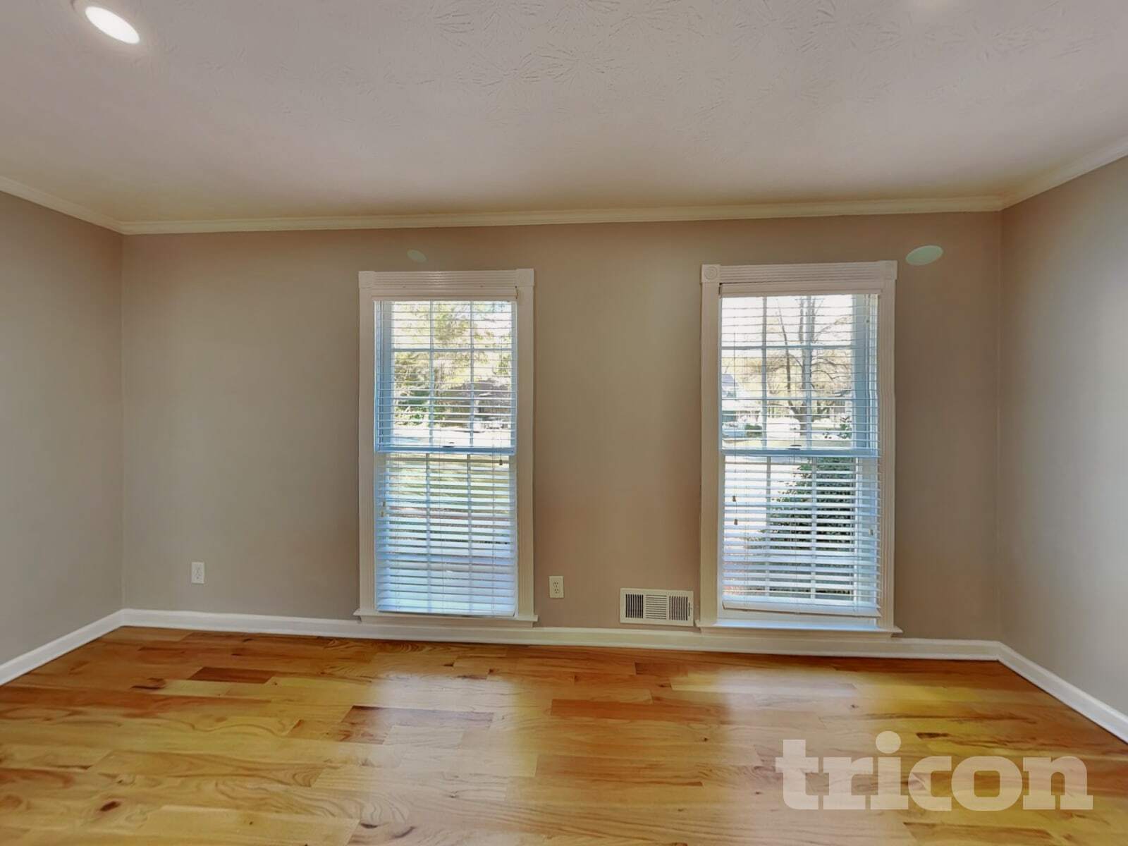 Building Photo - 361 Willow Glenn Dr