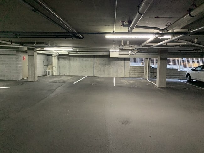 Building Photo - **WALKABLE MIDTOWN CONDO WITH BALCONY AND ...