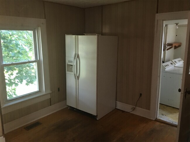 Building Photo - 522 N High St