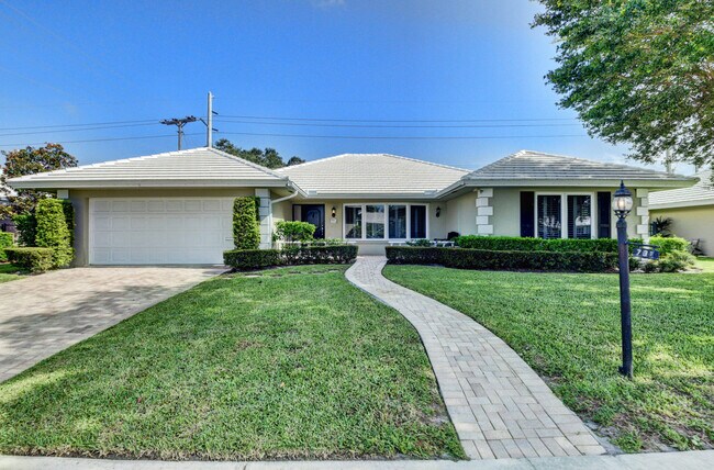 Building Photo - 701 Apple Tree Ln