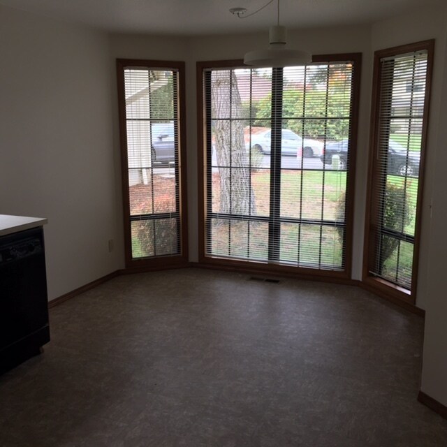Building Photo - 17545 NW Woodmere Ct