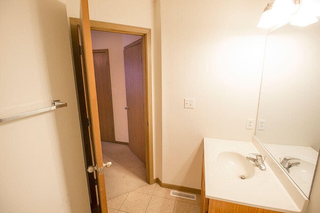 Building Photo - 5303 Silver Mill Dr