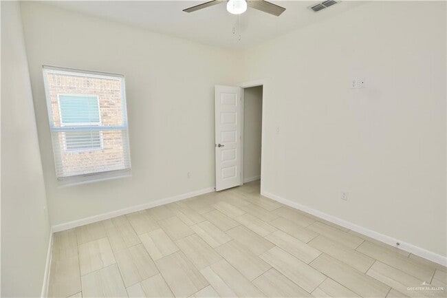 Building Photo - 18 Israel E Ave