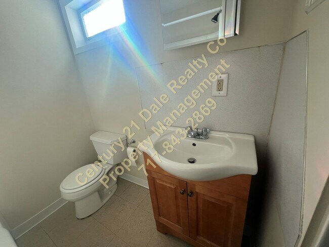 Building Photo - One Level Two bedroom home in York Suburban School District