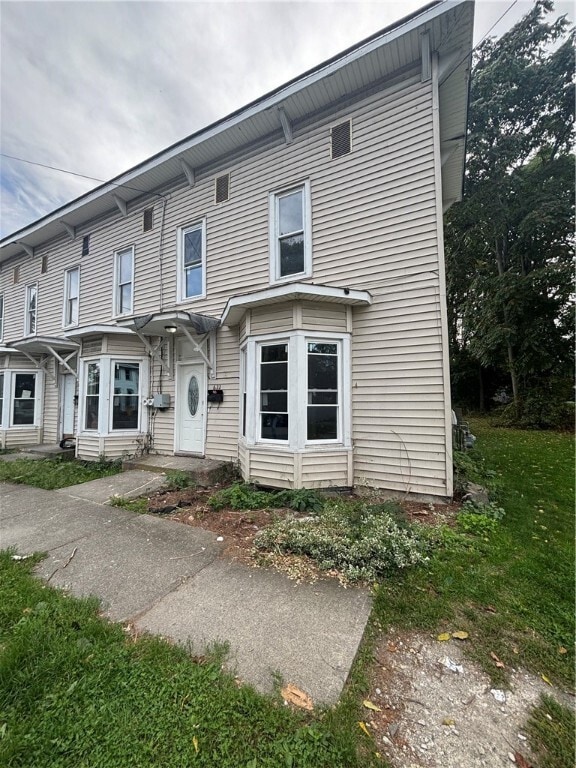 Building Photo - 622 Lewis St