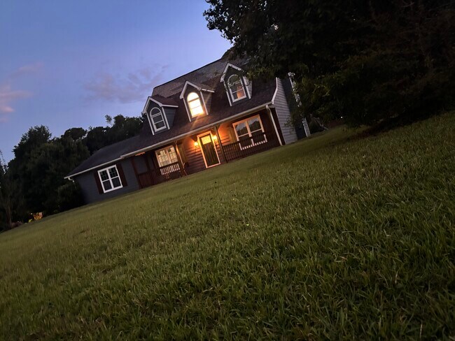 Building Photo - 15 Oak Hill Ct