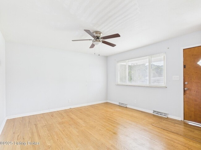 Building Photo - 207 Greenlawn Dr