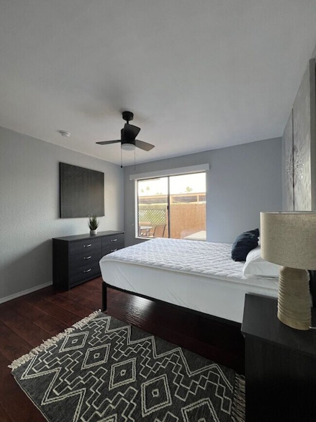 Building Photo - Scottsdale Condo