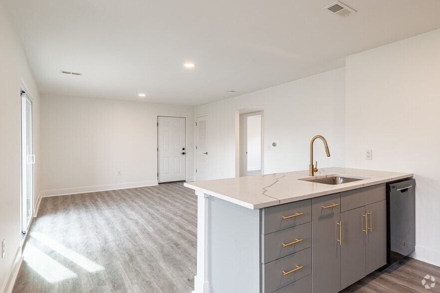 2BR, 2BA - 944SF - Parkwood Place