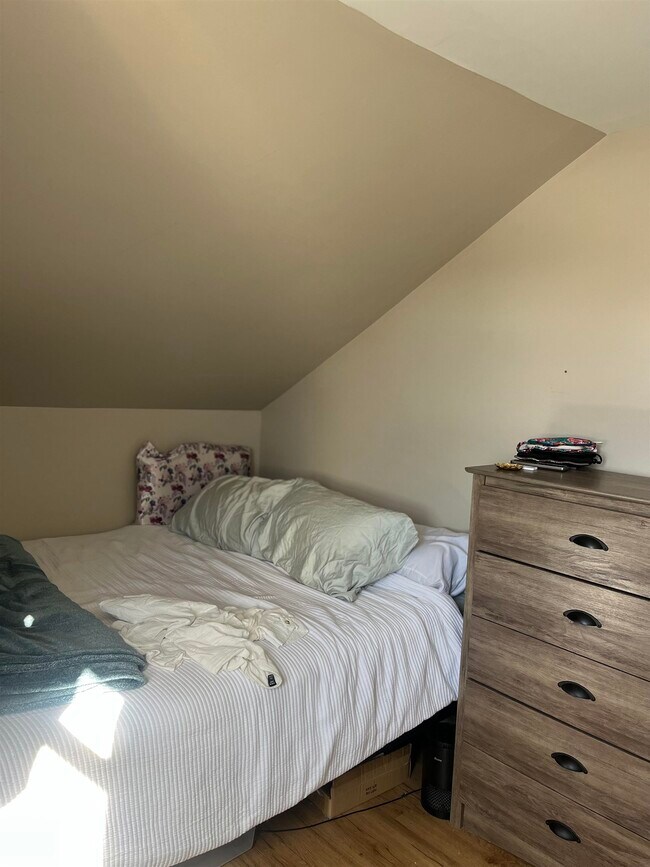 Building Photo - 315 44th St