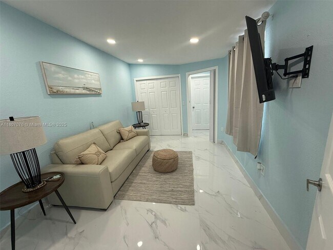 Building Photo - 11525 SW 47th Terrace
