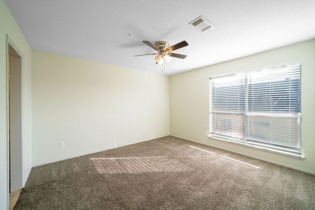 Building Photo - 7847 Green Lawn Dr