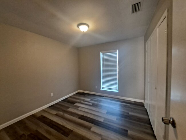 Building Photo - Move In Ready! 3 Bedrooms, 2 Bathrooms, 2 ...