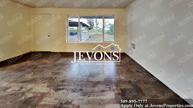 Building Photo - Enjoy the new appliances in this lovely single-family home located in the heart of Tacoma