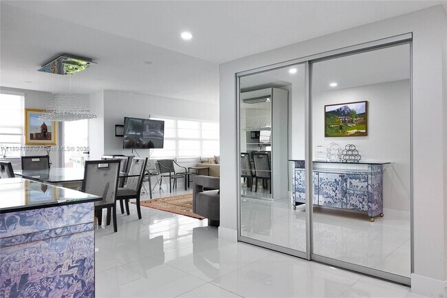 Building Photo - 1950 S Ocean Dr