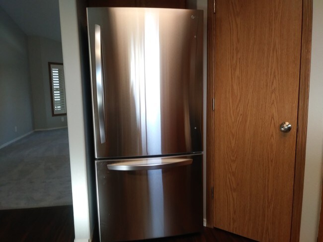 Building Photo - 5656 S Onaga Pl