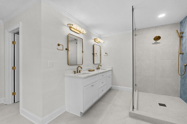 Building Photo - 5704 Woodside Ave