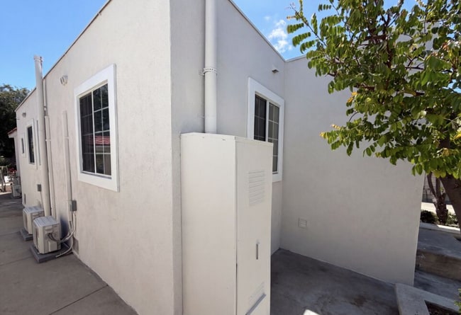 Building Photo - 817 S 9th St