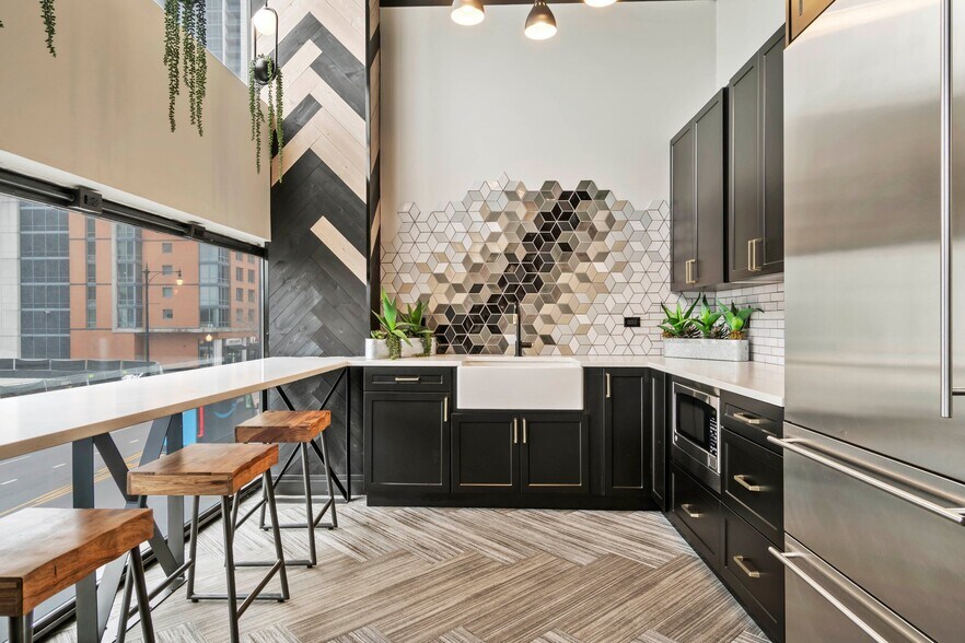 Building Photo - 1011 S Michigan Ave