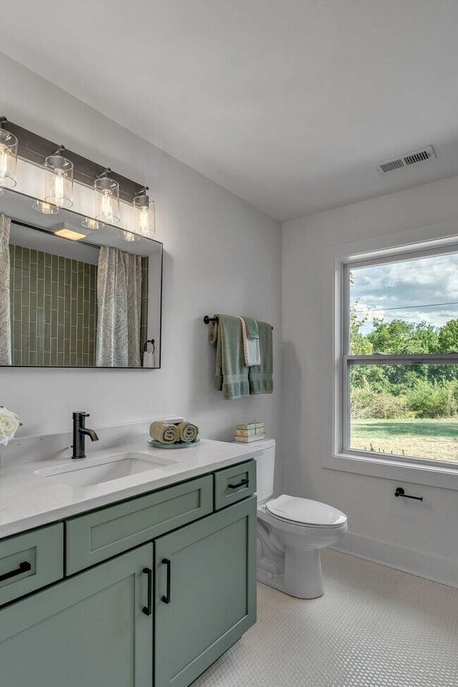 Building Photo - Secluded Remodeled Madison House