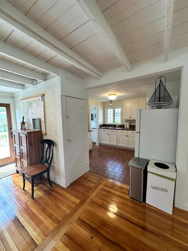 Building Photo - 11 Lower Beach Rd