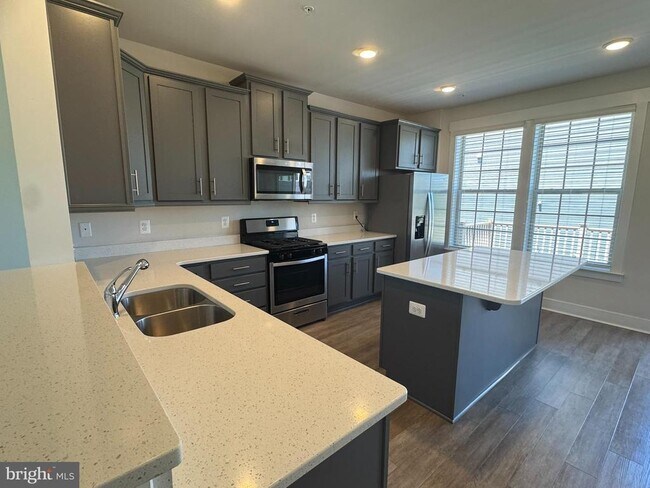 Building Photo - 213 Pomegranate Ln