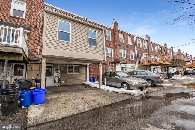 Building Photo - 807 Surrey Ln