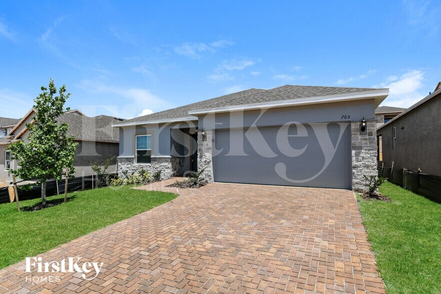 Building Photo - 705 Blackstone St