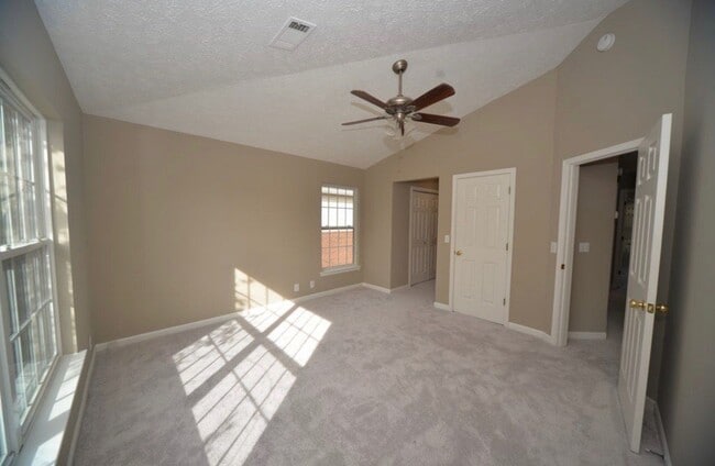 Building Photo - Remodeled 3BR/2.5BA in Nashboro Golf Club