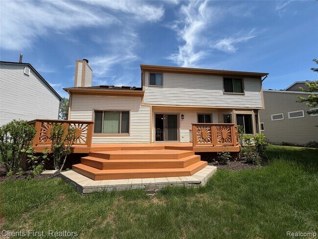 Building Photo - 7043 Foxridge Dr