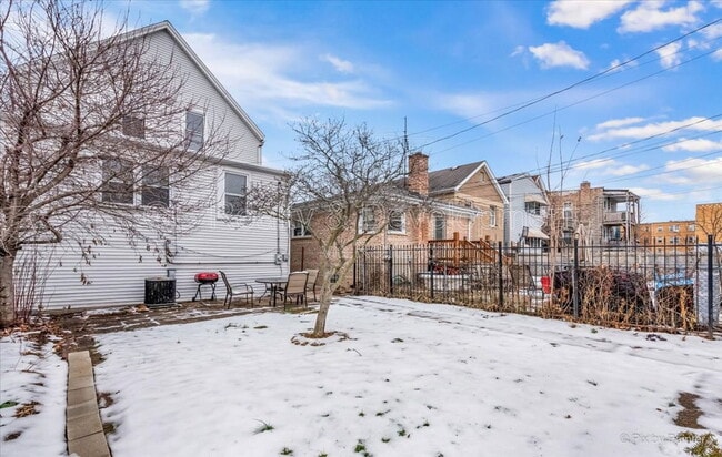 Building Photo - 1932 N Karlov Ave