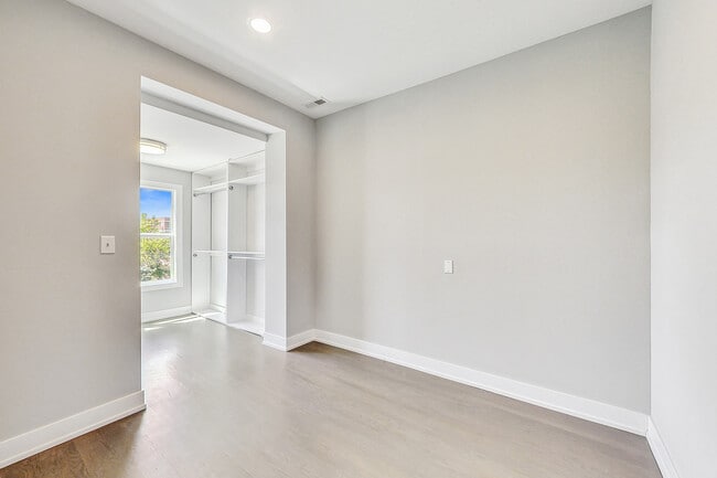 Building Photo - 2131 W Ohio St