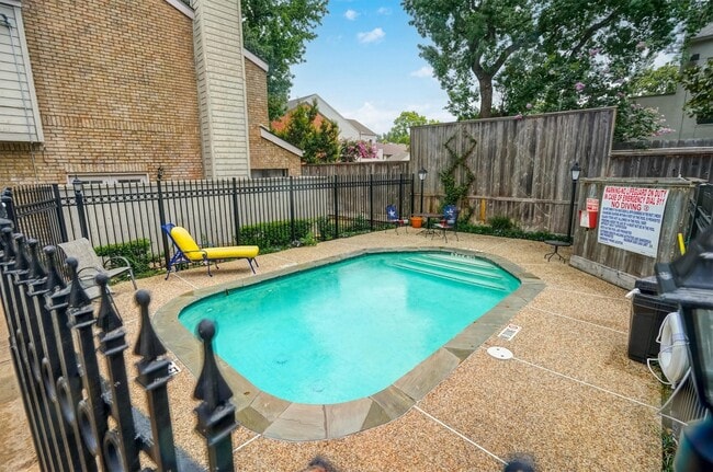 Building Photo - 2601 Augusta Dr