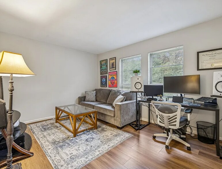 Building Photo - 500 Paragon Mills Rd