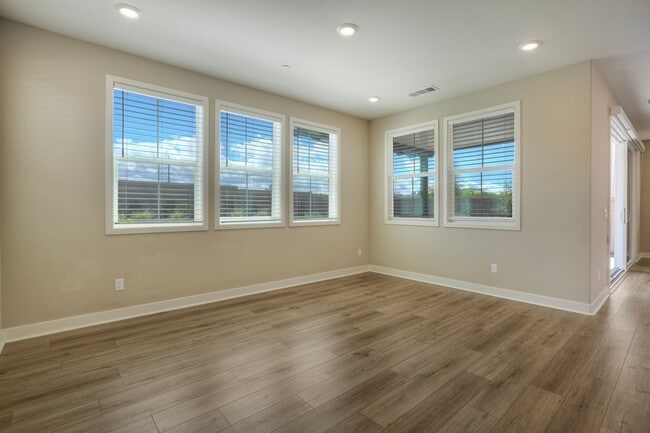 Building Photo - 6675 Agave Cir