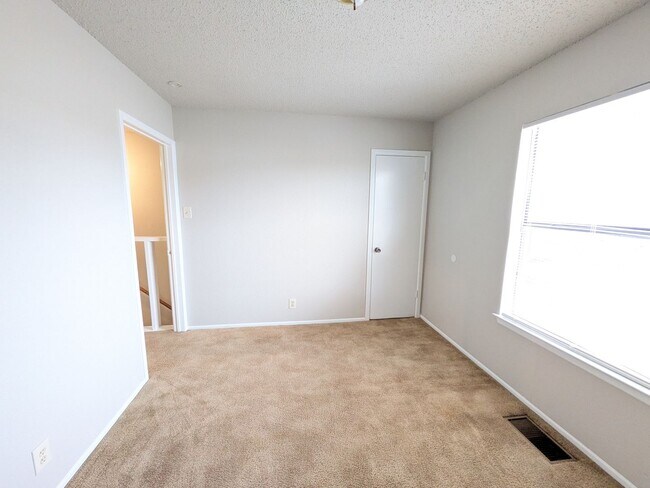 Building Photo - 330 W Byrd Blvd