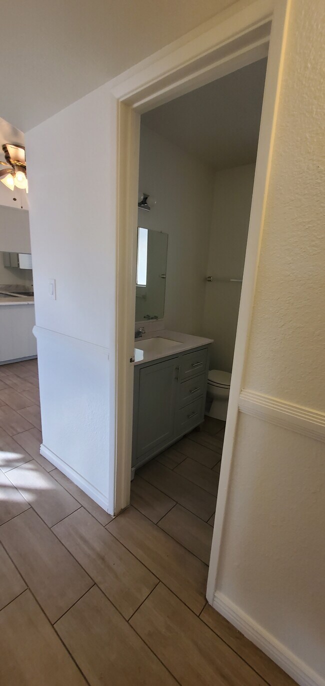 Building Photo - 616 E 3rd Ave