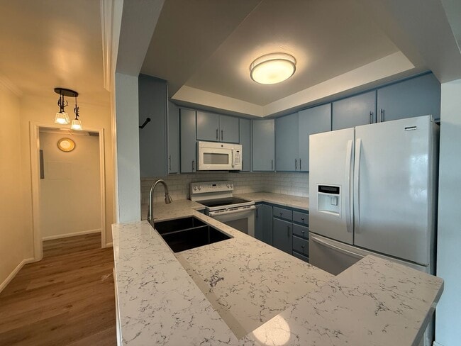 Building Photo - 2-bedroom, 2-bath residence in Valley Village