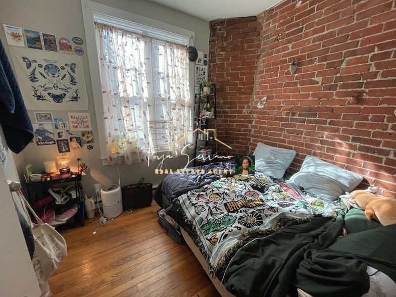 Building Photo - 22 Sussex St