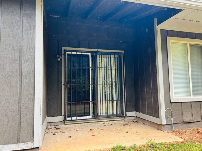 Building Photo - 140 Summerwood Dr