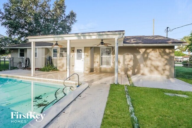 Building Photo - 2582 Lake View Blvd